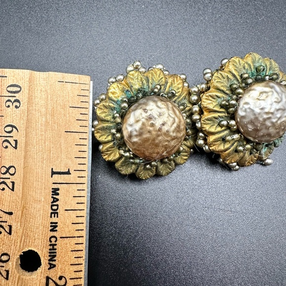 Vintage Signed Miriam Haskell Sunflowers Clip on Faux Pearl Button Earrings - Picture 16 of 16